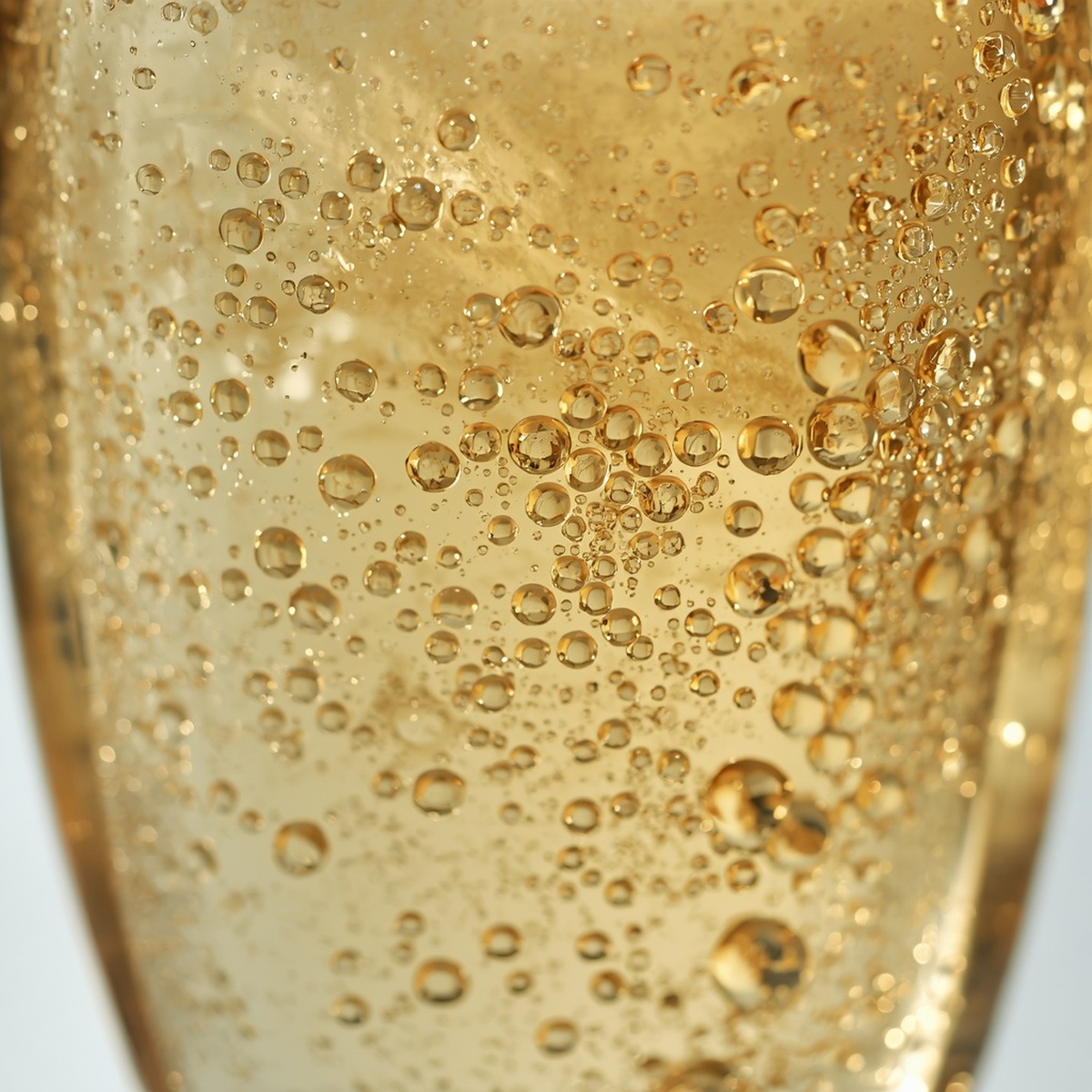 Homemade non alcoholic champagne recipe in a flute
